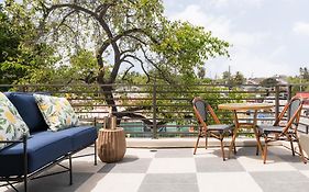 Petit Soleil - Bed, Breakfast And Bar